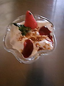 Aardbeien met joghurt dessert