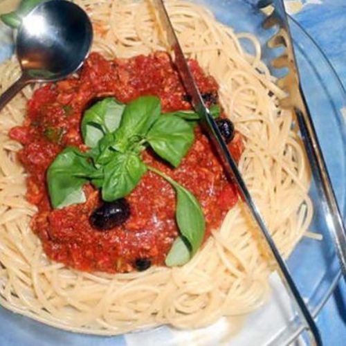 Spaghetti met tomaten-tonijnsaus