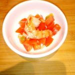Scampi met avocadocrème en tomatenstukjes